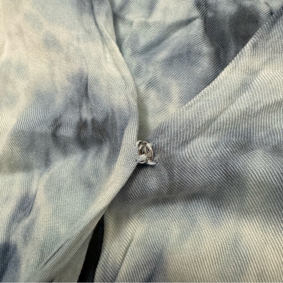 Anthropologie Cloth & Stone Cross Front Blue Tie-Dye Romper V-Neck Size X-Small - Picture 6 of 6